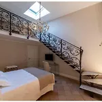 Boutique - & 4*