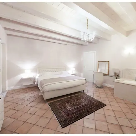 Boutique - & 4* Crotone