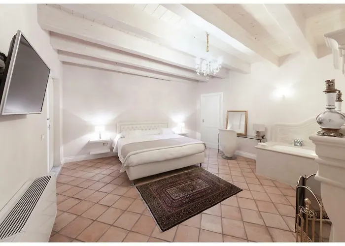 Boutique - & 4* Crotone